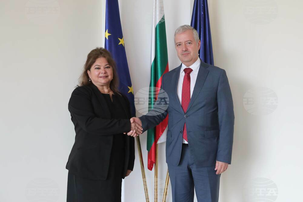 Foreign Minister Confers with New Cuban Envoy to Bulgaria