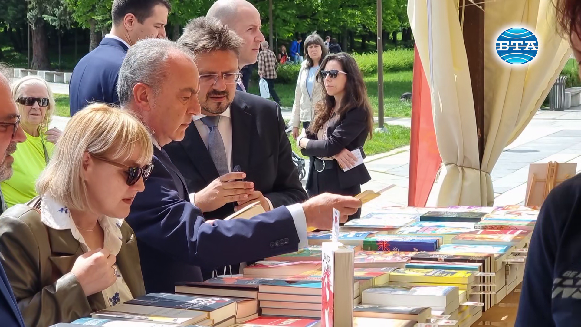  Пролетният панаир на книгата бе открит пред НДК