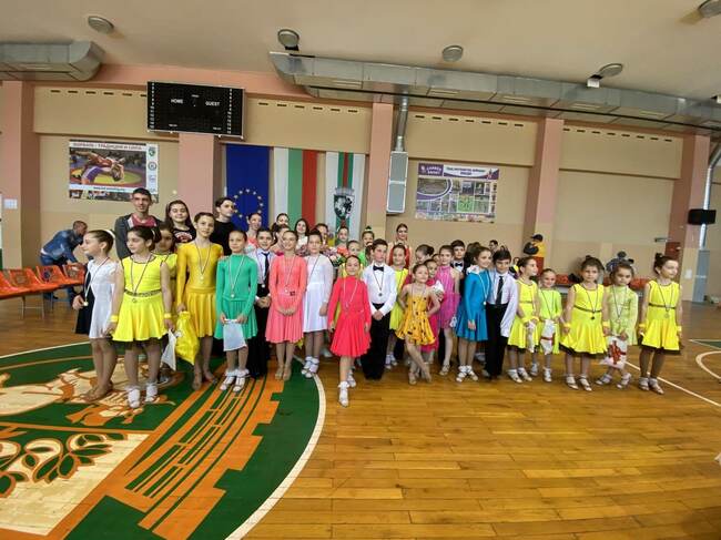 Община Сливен: 170 деца от страната участваха в празничен турнир по спортни танци в Сливен