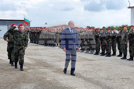 Ново село - Румен Радев - почетен строй