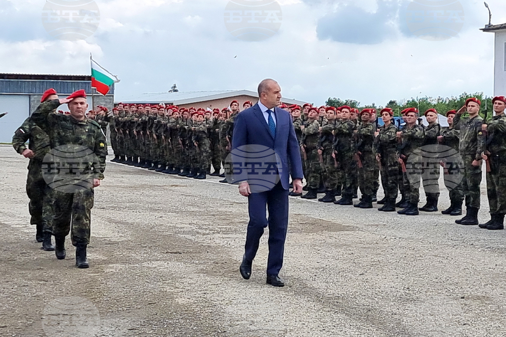 Ново село - Румен Радев - почетен строй