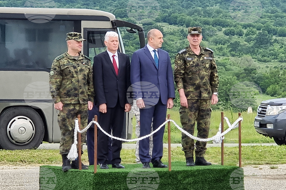 Ново село - Румен Радев - почетен строй