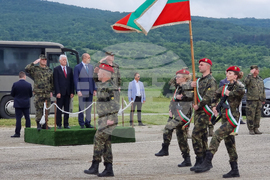 Ново село - Румен Радев - почетен строй