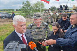 Ново село - Румен Радев - почетен строй