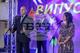 Румен Радев - абитуриентски бал - младежи в неравностойно положение