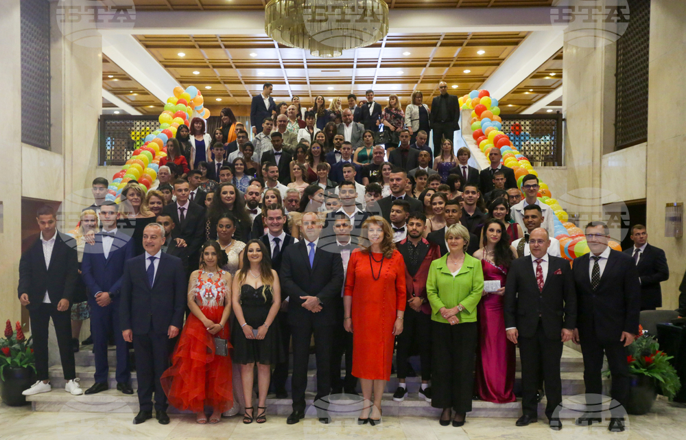 Президент - абитуриентски бал - младежи в неравностойно положение