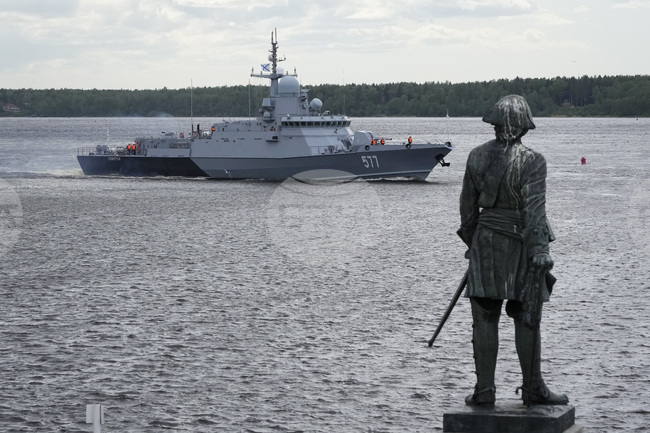 Украйна заяви, че е поразила руски боен кораб в Каспийско море