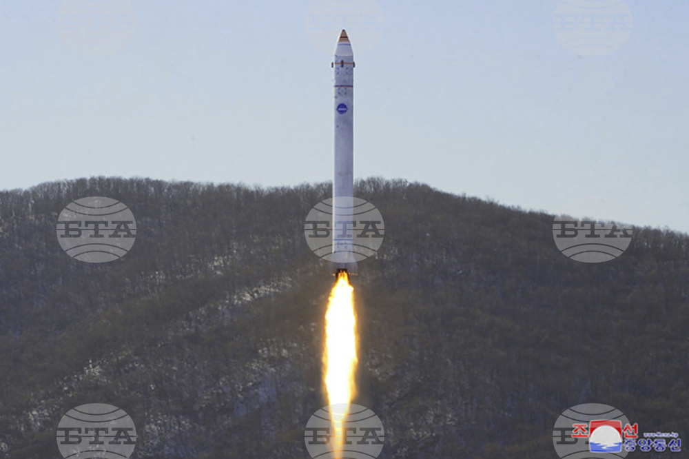 Северна Корея изстреля ракета, вероятно свързана с военен шпионски сателит, съобщи Южна Корея