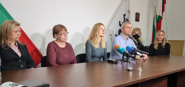 „Възраждане“ отново ще постави в парламента проблема с блокирания в Мариупол български кораб „Царевна“
