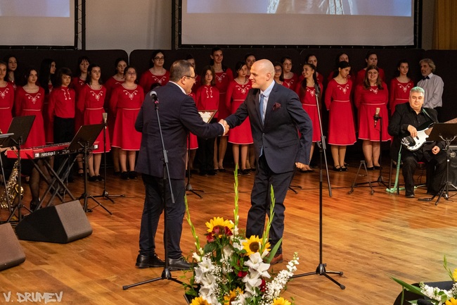 Община Ловеч: Ловчалията гл. ас. д-р Георги Бакьов бе номиниран за млад учен на националните награди за наука „Питагор“