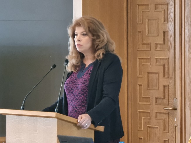 Специалността "Френска филология" е синоним на престиж и превъзходство през последните 100 години, каза Илияна Йотова