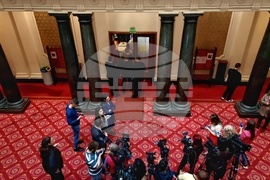 Парламент - извънредно заседание