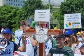 Учители от цяла Румъния протестират в Букурещ