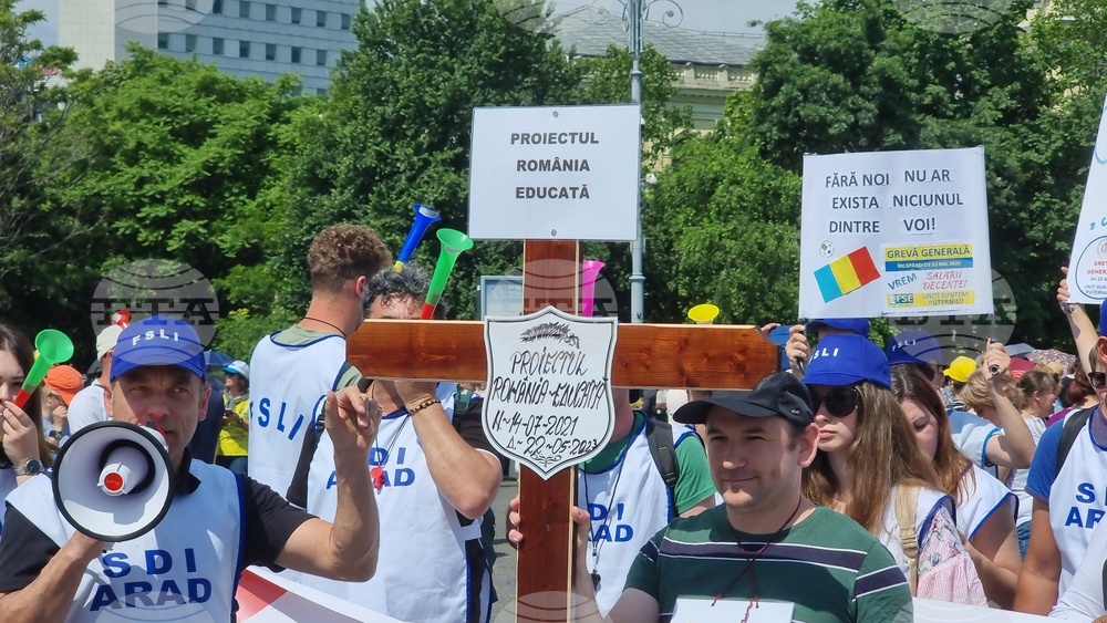 Учители от цяла Румъния протестират в Букурещ