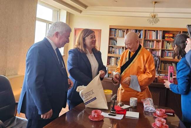 Русенски университет: „Ангел Кънчев“ Академик Христо Белоев е на работно посещение в Университета за традиционна монголска медицина, Улан Батор, Монголия