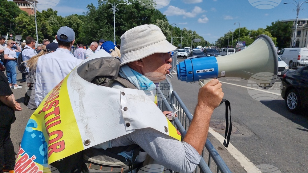 Учители и митнически служители в Румъния ще протестират днес срещу закона за заплатите