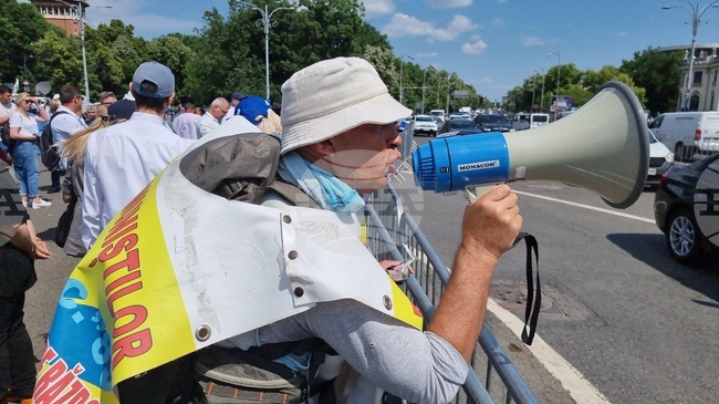 Учители и митнически служители в Румъния ще протестират днес срещу закона за заплатите