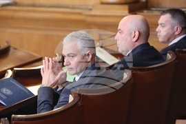 Парламент - извънредно заседание