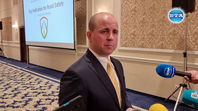 България е на едно от последните места в ЕС по използване на колани на задната седалка, каза Милен Марков от ДАБДП