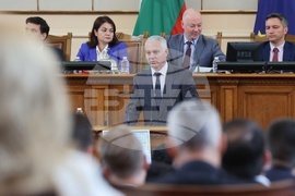 Парламент - извънредно заседание