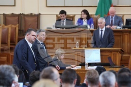 Парламент - извънредно заседание