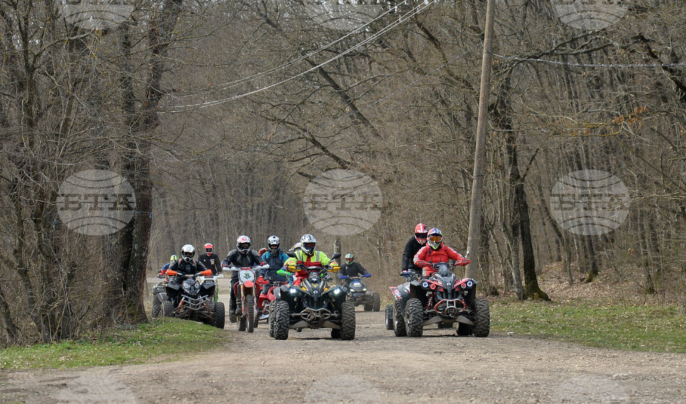 Село Малък Поровец - любители на екстремни спортове - АТВ