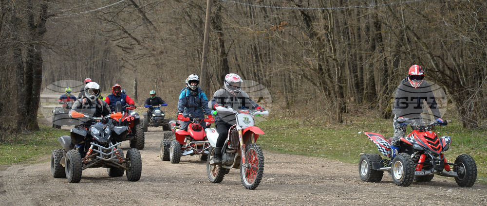 Село Малък Поровец - любители на екстремни спортове - АТВ