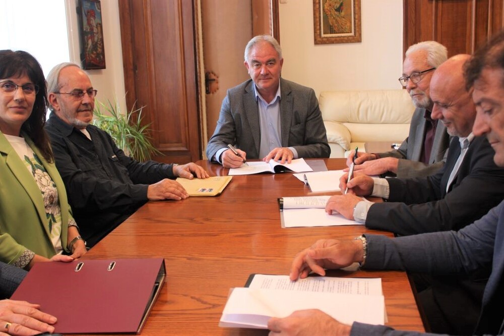 Община Плевен: Колективен трудов договор с общинските музикално-сценични институции беше подписан днес