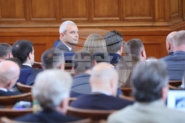 Парламент - извънредно заседание