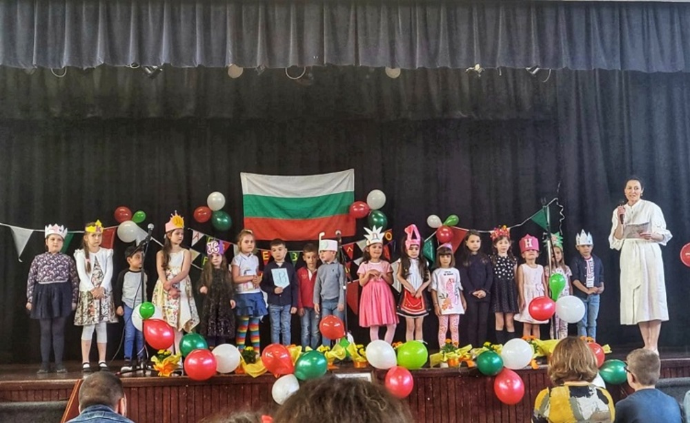 Тържество за празника на буквите се проведе и в “Българска школа Медуей“ във Великобритания