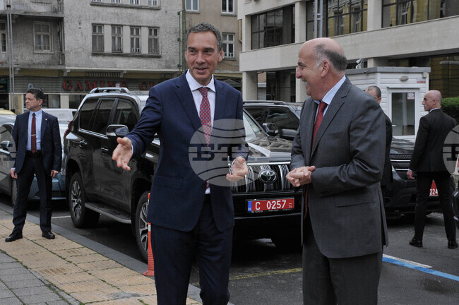  Бургас - Димитър Николов - Кенет Мертен - посрещане
