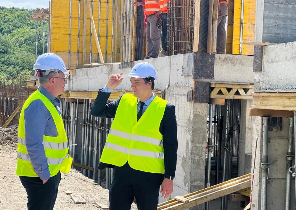 Министър Зарков инспектира строежа на новия затвор в Самораново