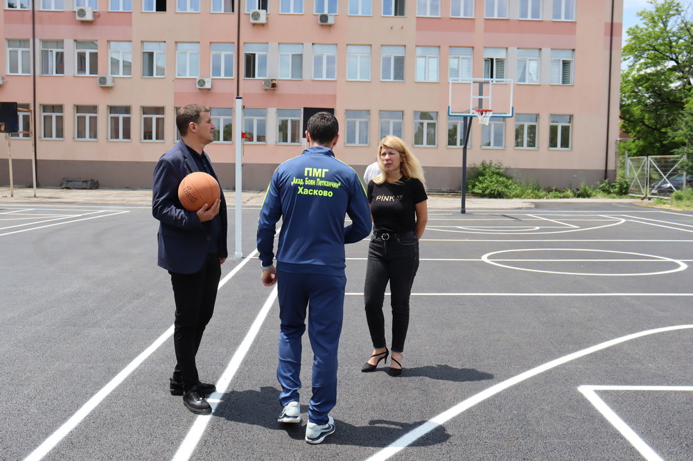 Община Хасково: ПМГ „Акад. Боян Петканчин“ с обновени спортни игрища 