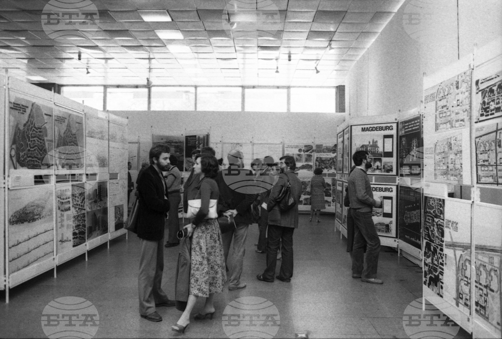 Първото Световно биенале на архитектурата започва на 1 юни 1981 г. в София