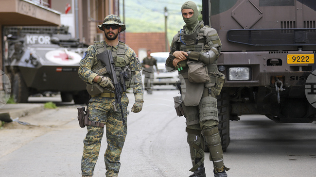 Мироопазващата мисия на НАТО в Косово КейФОР заяви, че сръбските учения по границата не представляват заплаха за сигурността в региона 