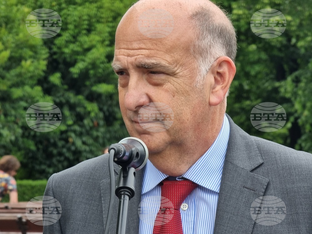 Уважаваме суверенитета на България, заяви посланикът на САЩ у нас Кенет Мертен