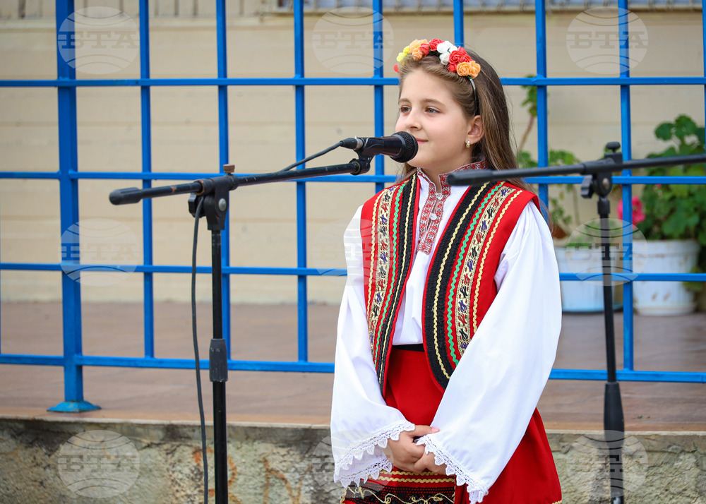 Бургас - деца - фолклорен концерт