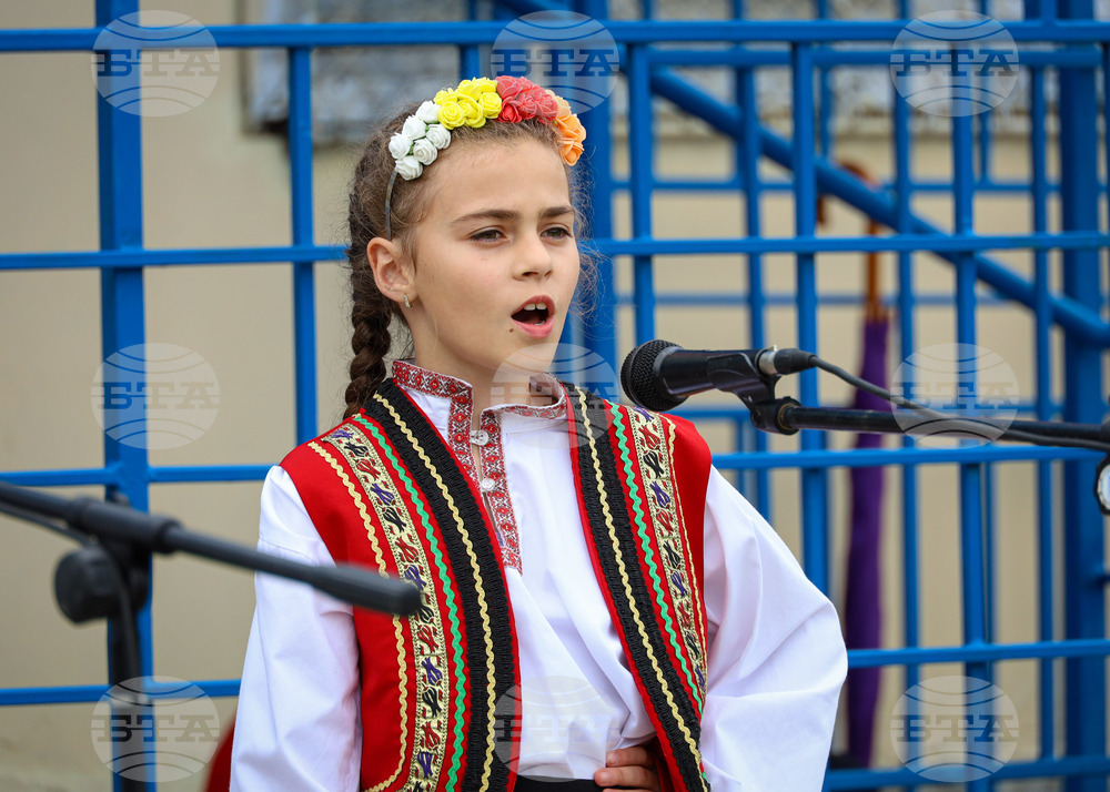 Бургас - деца - фолклорен концерт