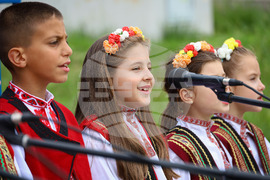 Бургас - деца - фолклорен концерт