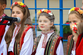 Бургас - деца - фолклорен концерт