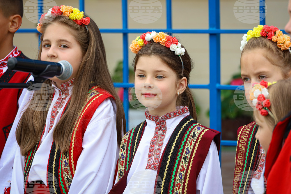 Бургас - деца - фолклорен концерт