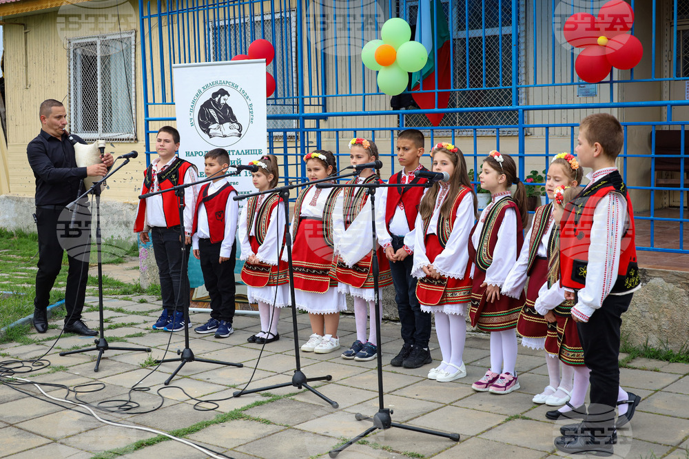 Бургас - деца - фолклорен концерт