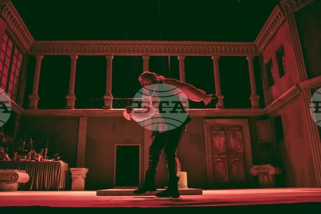 Спектакълът "Маркиз дьо Сад" се връща с обновен състав на сцената на Армията