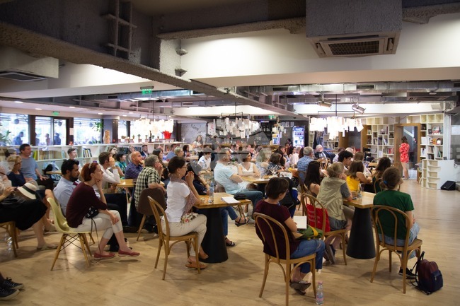 Литературният клуб "Перото" е първото по рода си пространство в България