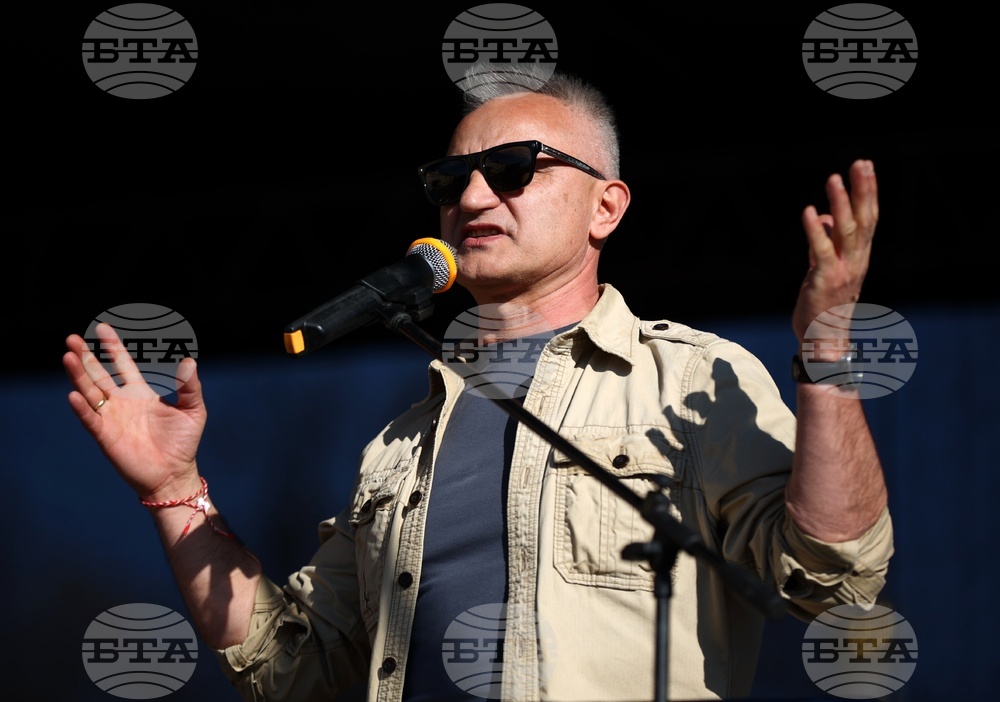 Захари Карабашлиев пред БТА: Да живеем така, че да изкараме политиката от ежедневието си
