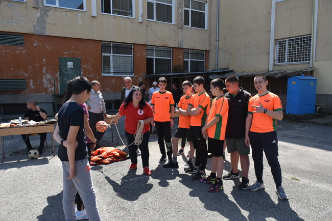 Община Ловеч: Ученици от Ловеч и Троян участваха в състезание на тема защита при бедствия