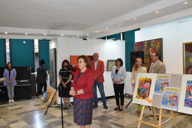 В Ловеч откриха изложба и раздадоха куп награди след конкурса “Детство мое - реално и вълшебно“