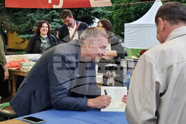 Георги Господинов - читатели - автограф