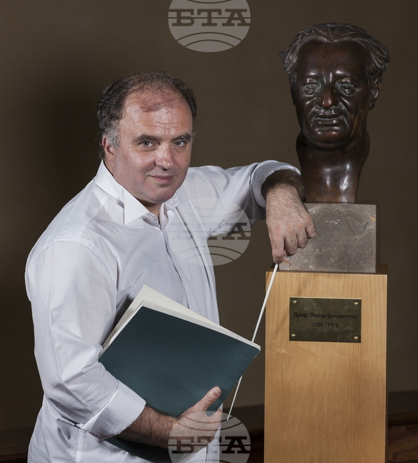 Маестро Найден Тодоров дирижира Соня Йончева в Москва и Карин Бонели в София