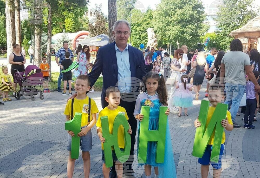 Община Плевен: Поздравление на кмета Георг Спартански за 1 юни